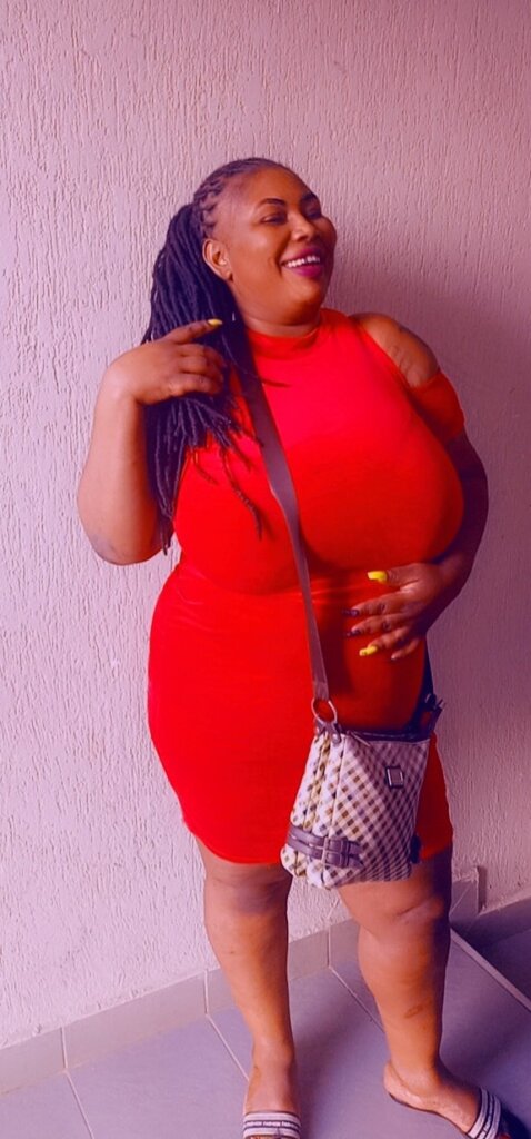 Kenia OnlyFans Foto sexy de modelos - Vero Curvy - @verocurvy con vestido