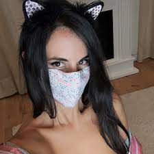 Felinatrix Gattino malvagio (@evilkitten) Immagine del modello onlyfans che indossa una maschera facciale