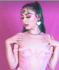 Riley Fae (@rileyfaebabe) onlyfans-Modelbild in rosa Dessous