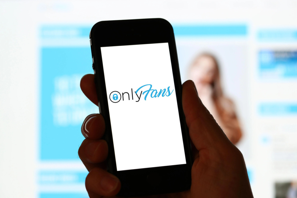 Logo OnlyFans sul telefono