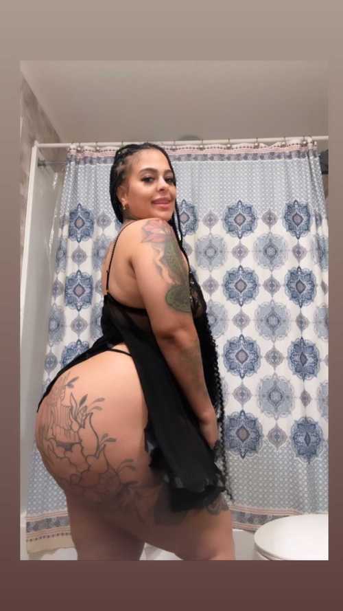 MillzBihh (@onlyrealmillz69) onlyfans model from Georgia picture wearing a black dress