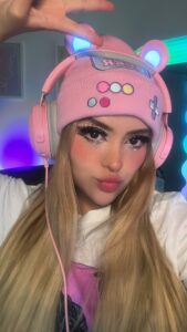 AriGameplays: Sexy Mexican Multimedia Streamer and Model | OnlyFans