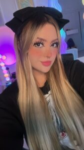 AriGameplays: Sexy Mexican Multimedia Streamer and Model | OnlyFans