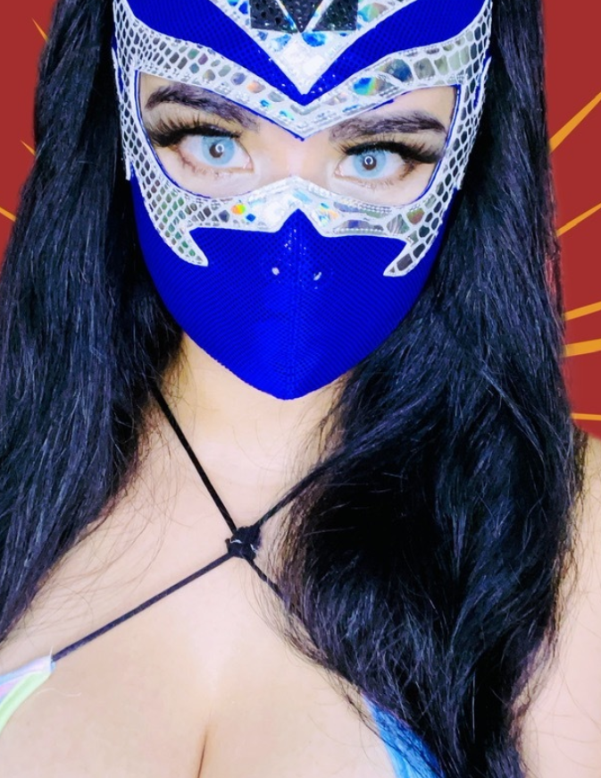 Das Foto von Mysstique a Wrestler OnlyFans trÃ¤gt eine Maske