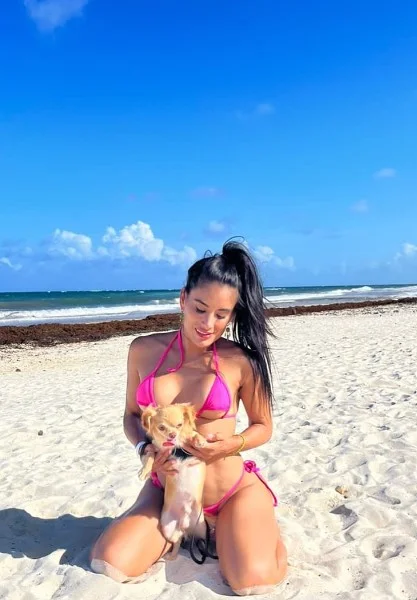 Nabila (@nabila_gallegos) Mexican onlyfans model picture with her dog in the beach. she is wearing pink bikini