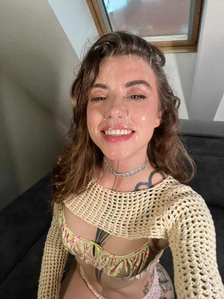 Eden Ivy (@sweet_ivy_xx) Anal OnlyFans model selfie with full of sperm in her face