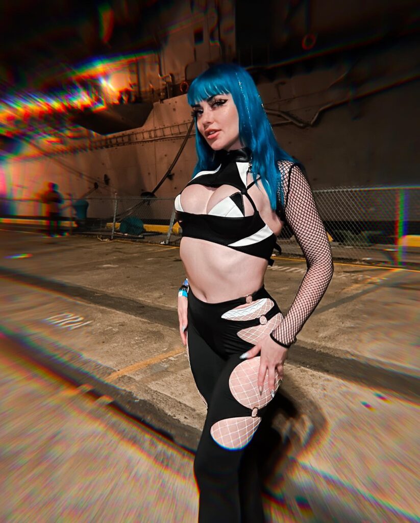 Karol G Look-Alike Jewelz Blu @jewelzblu
OnlyFans Leaked Wearing a Sexy Black Lingerie Outfit Doing a Sexy Pose Outside Near the Port