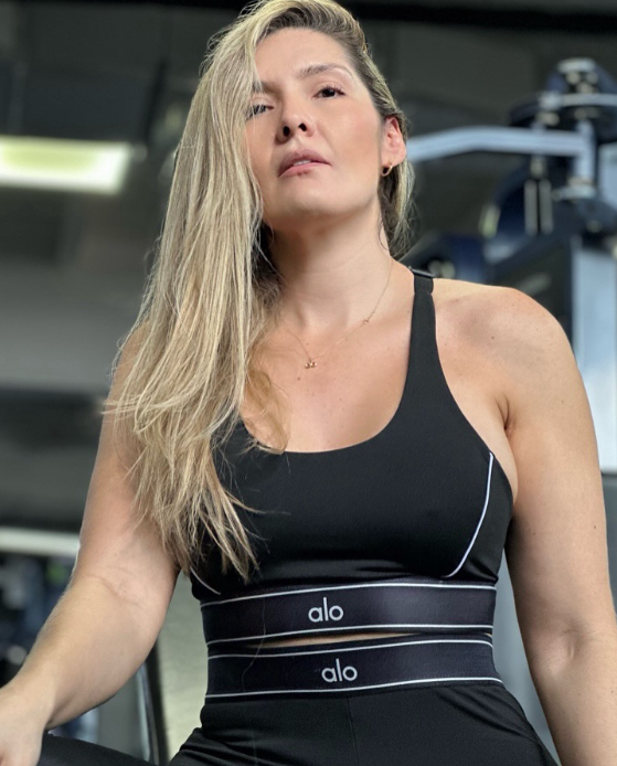Yoryi Arboleda in her black spandex fitness outfit