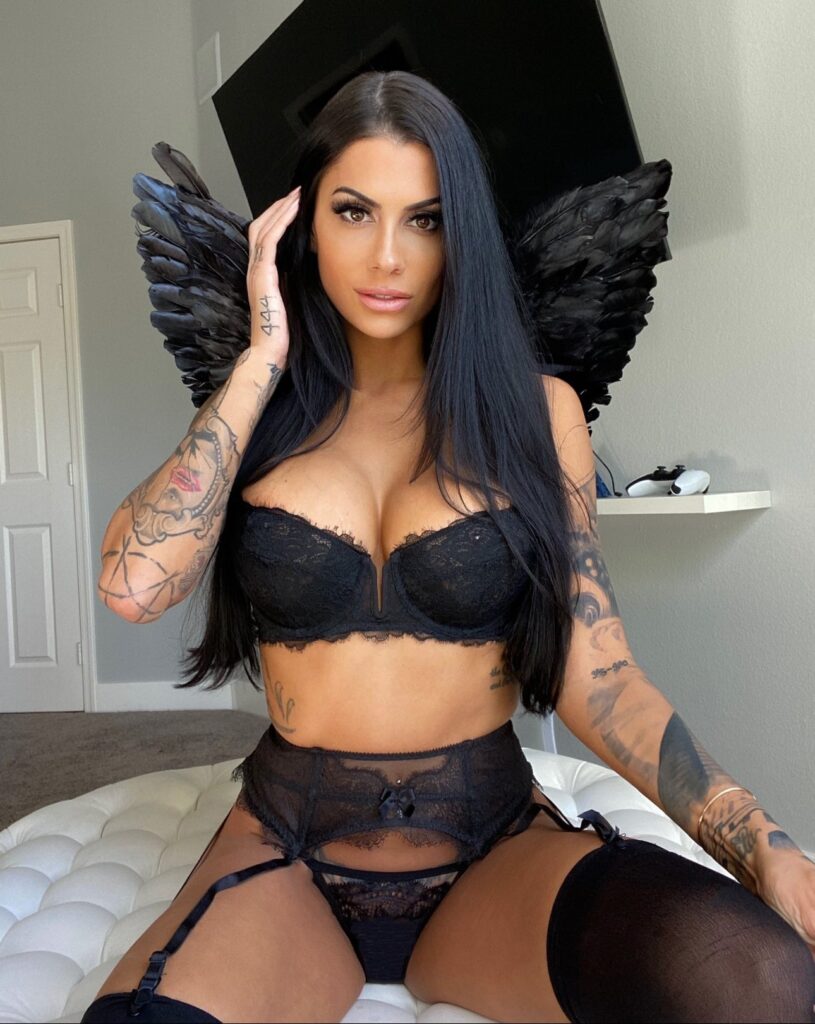 Brandi Andrews OnlyFans MILF model wearing black 