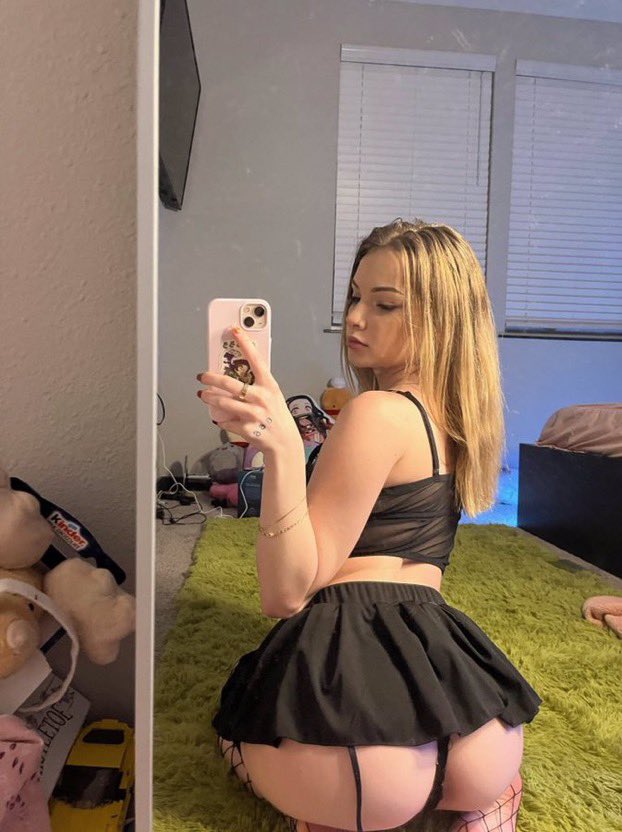 Ava Reyes @avaxreyes OnlyFans sexy model wearing black mini skirt and top mirror shot