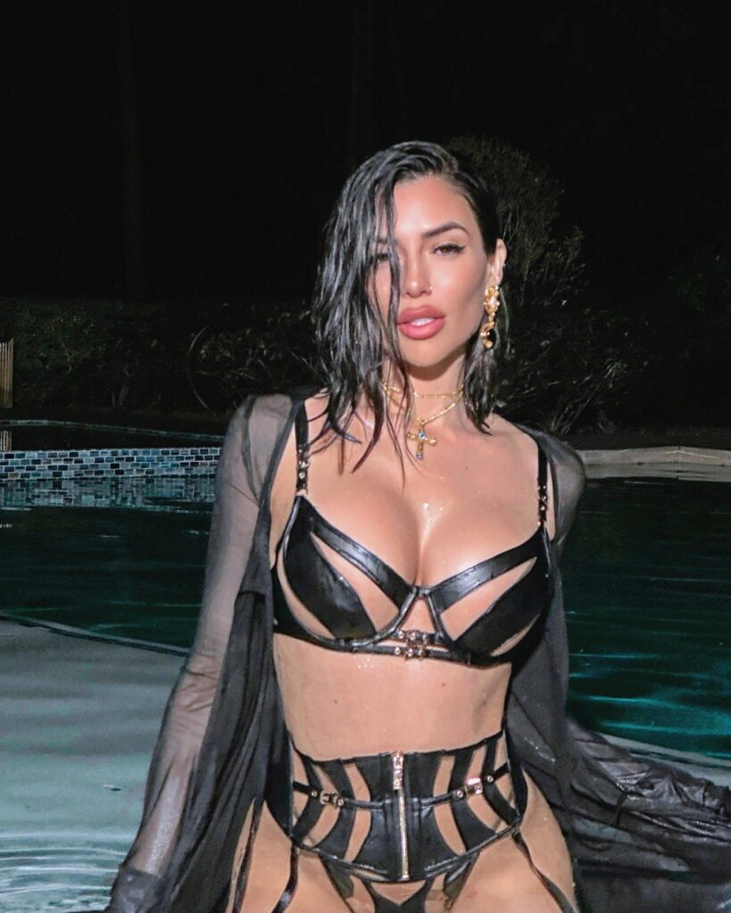 Luchi Del Mar OnlyFans big tits model wearing sexy black lingerie