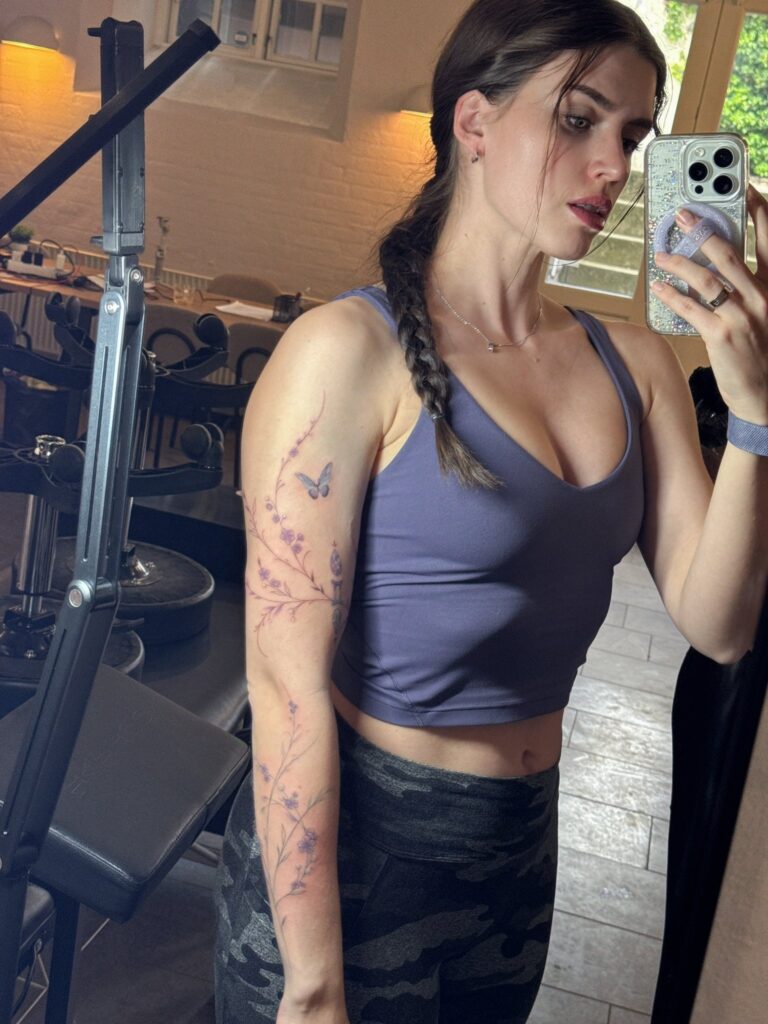Adeline Frost @adelinefrost OnlyFans busty model 