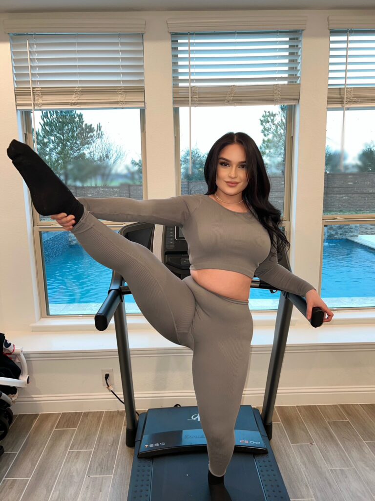 Justine Mirdita @justinexjuicy OnlyFans busty model wearing grey leggings and long sleeves