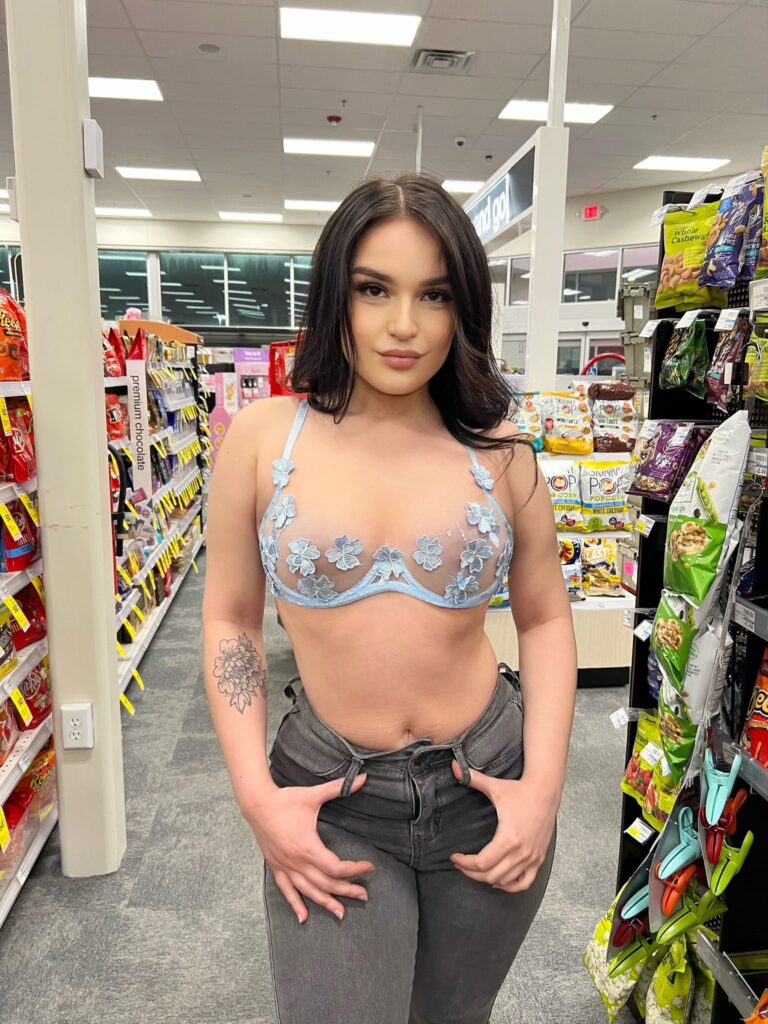 Justine Mirdita @justinexjuicy OnlyFans busty model 