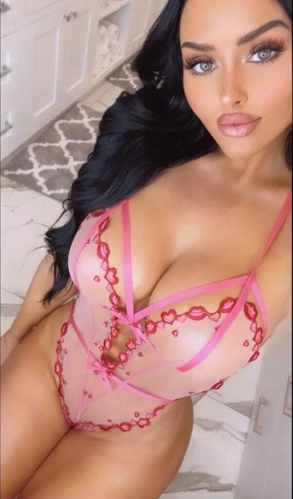 Abigail Ratchford @abigailratchford OnlyFans busty model wearing pink lingerie