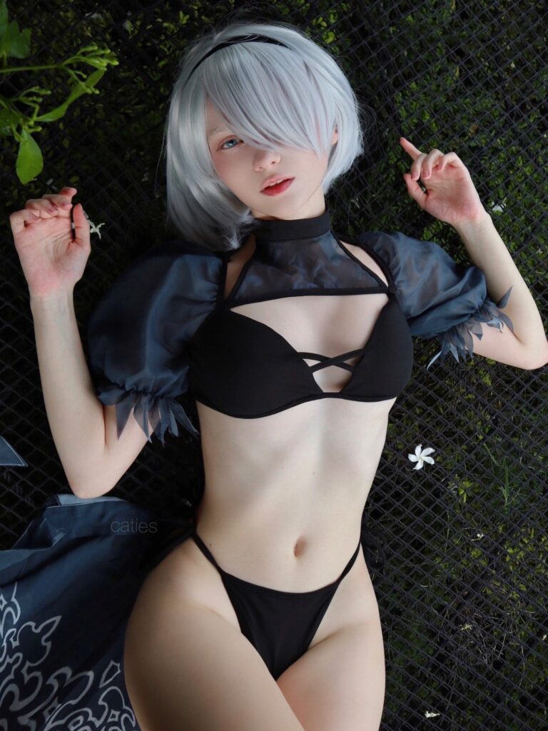 Caties OnlyFans cosplayer model wearing black two piece and white wig hair