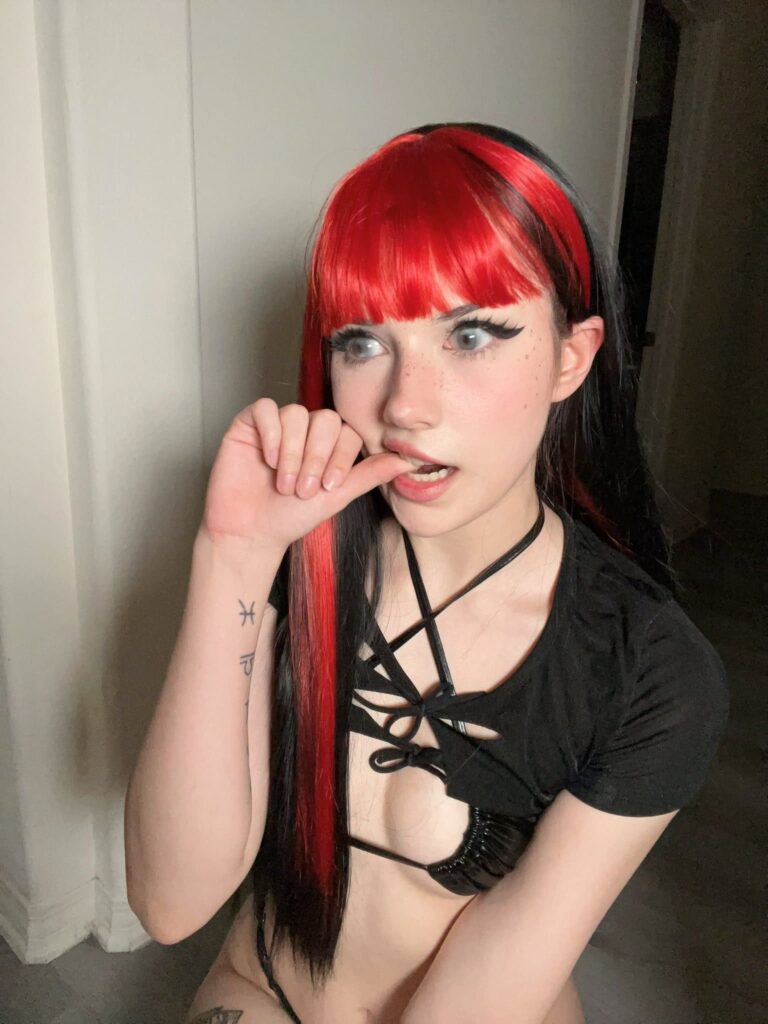Meggiicosplay @notmeggii OnlyFans cosplayer model 