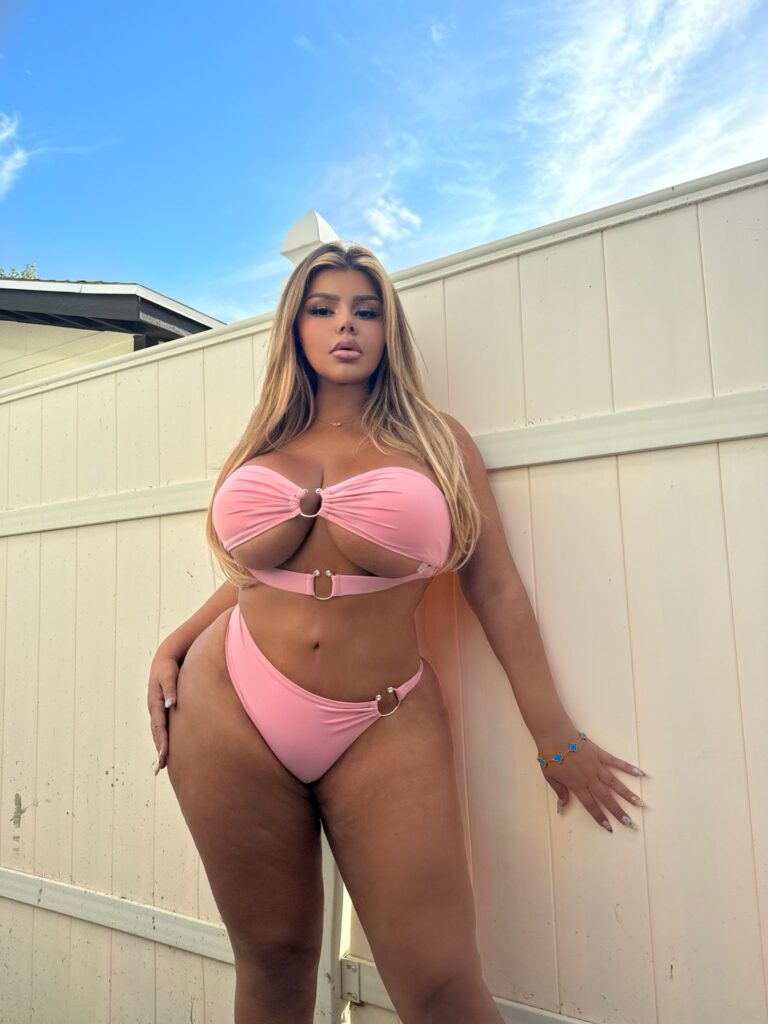 Shell Raven OnlyFans chubby model wearing pink 